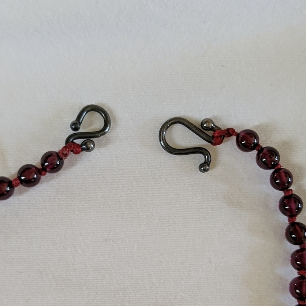 Faux Garnet and Pearl Necklace - Picture 4 of 4